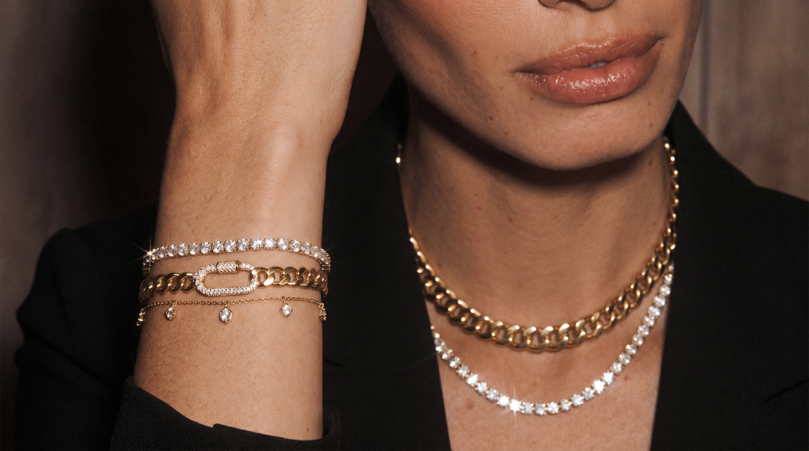 What Jewelry to Wear With a Black Dress