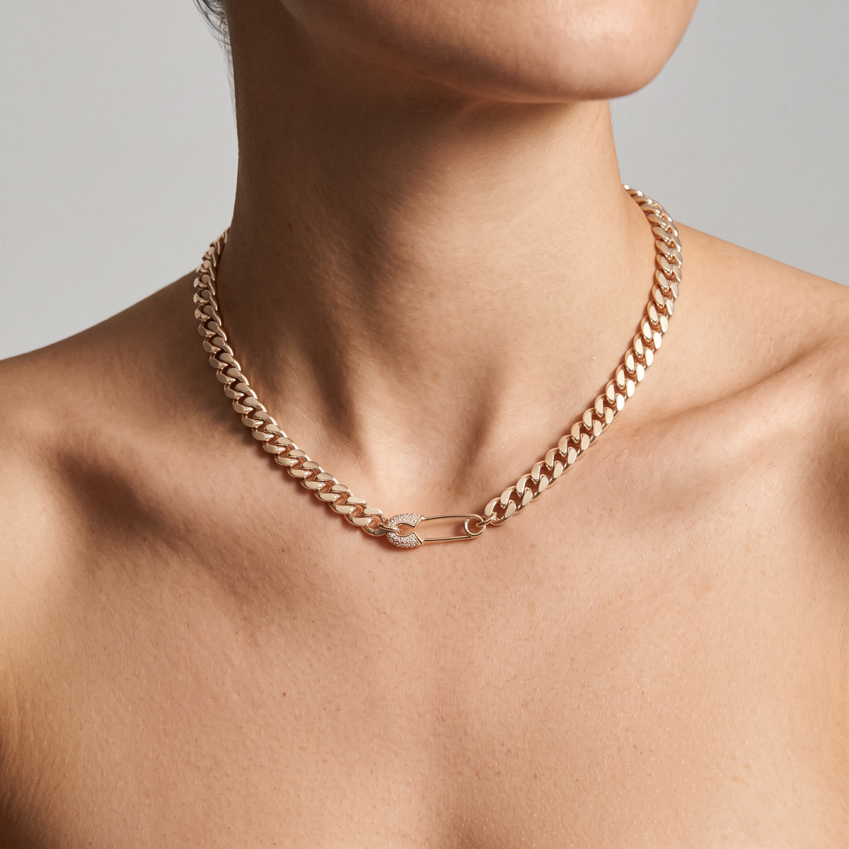 Cubic Zirconia vs. Moissanite Tennis Bracelets: What to Buy