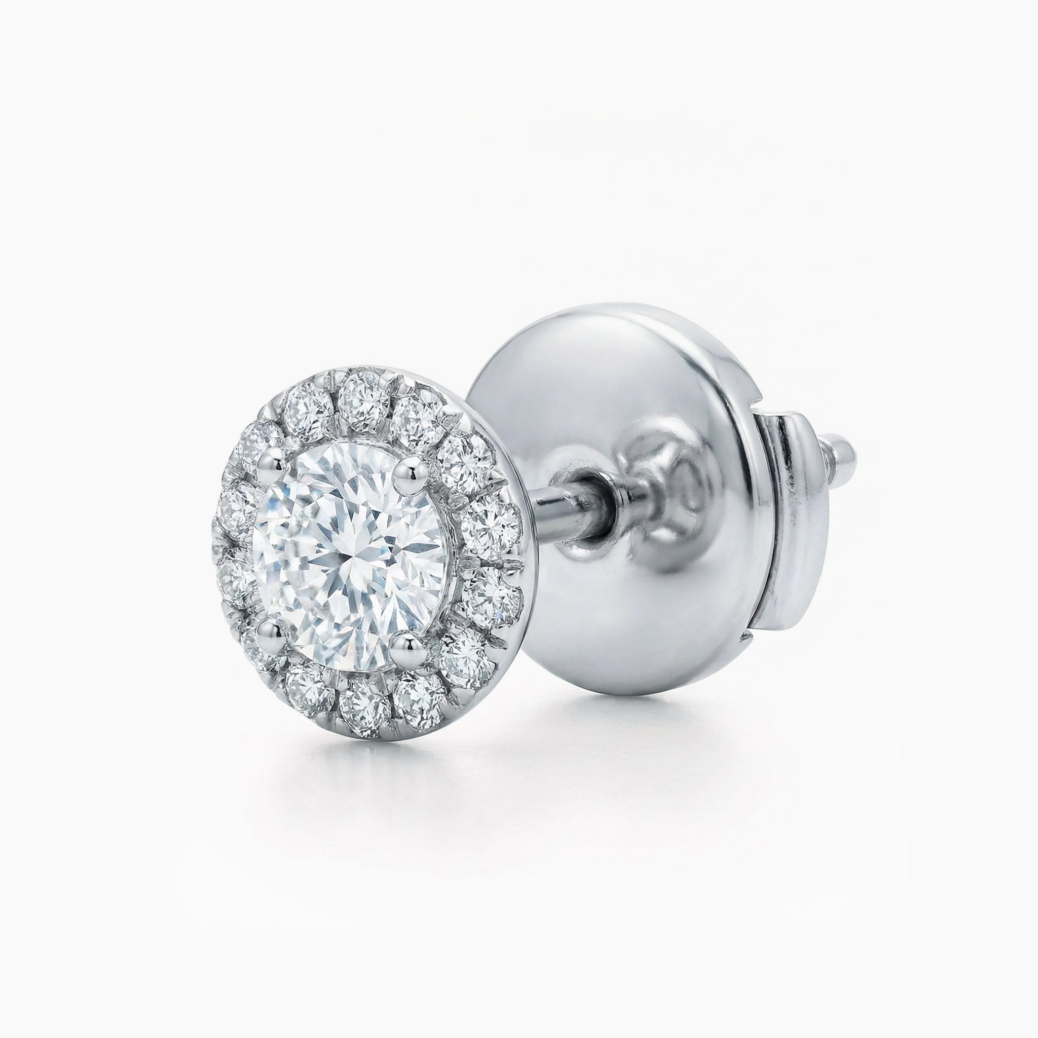 The Halo Solitaire Stud