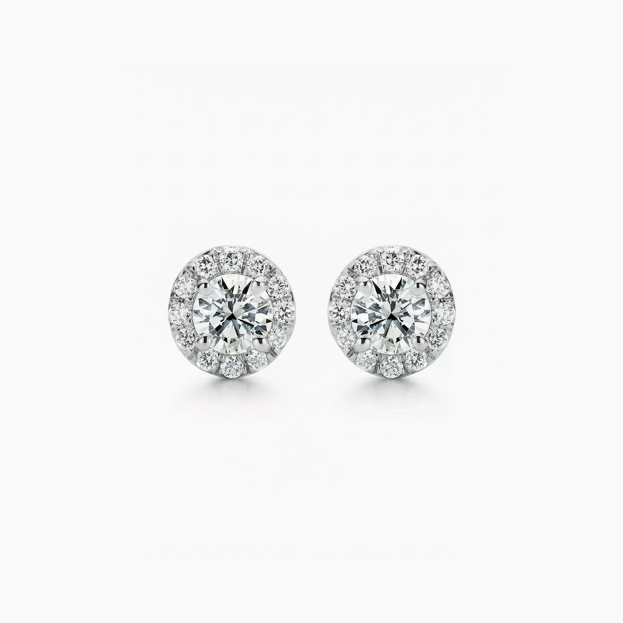 The Halo Solitaire Stud